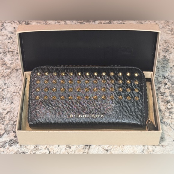 NWOT✨BURBERRY w/ DUSTY & BOX, STUDDED Patent Leather Long Zip Wallet IMMACULATE - Picture 1 of 12